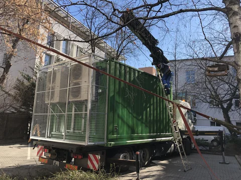 Technológiai konténer szállítása